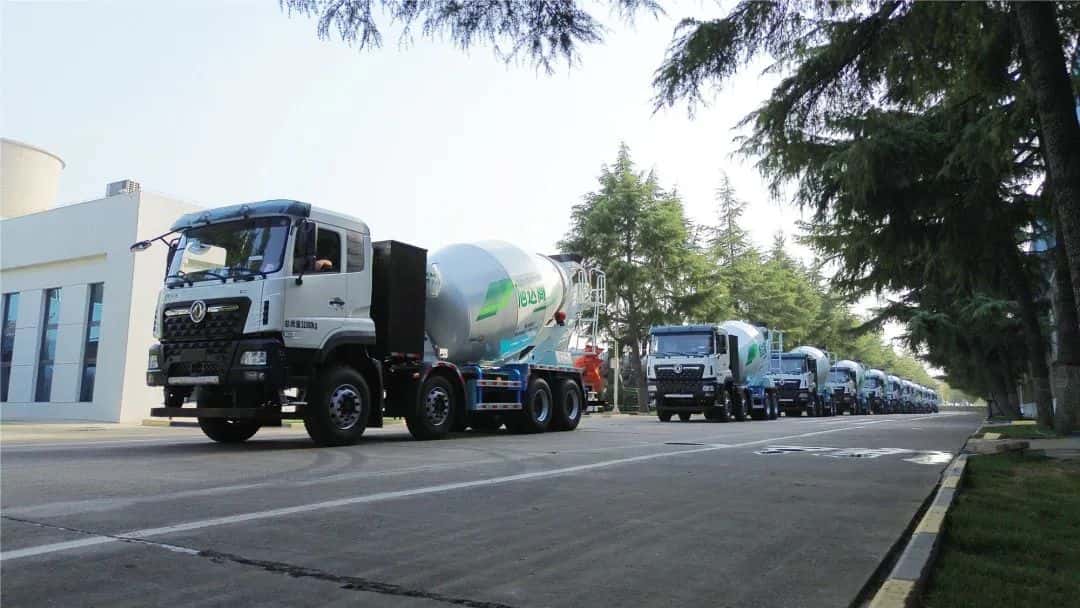 馭風(fēng)而行，中集車輛15臺新能源攪拌車駛?cè)牒?，繪就荊楚生態(tài)長卷